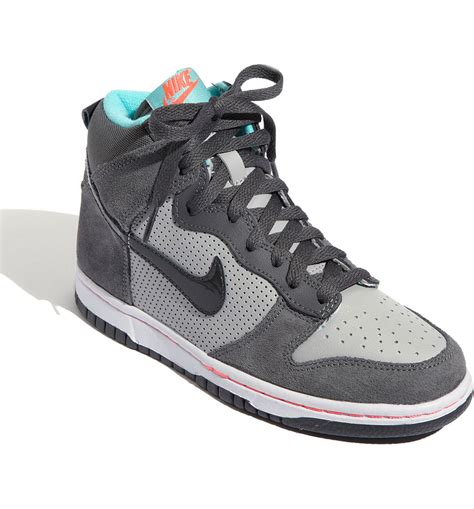 nike dunks kids high top.